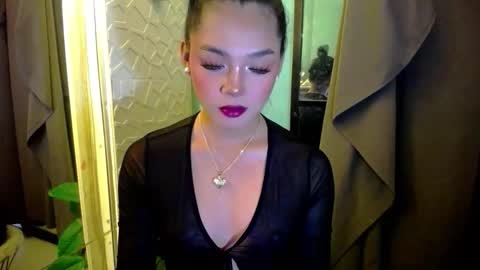 Snapshot of miss_precious_xx chatting on May 9, 12:32 pm Precious online show from May 9, 12:32 pm