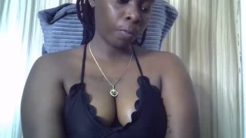 Snapshot of miss_sinphoria chatting on October 17, 8:06 am Miss online show from October 17, 8:06 am