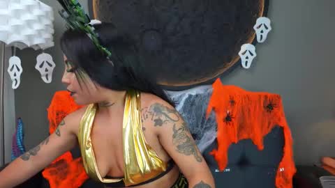 Vaiolette online show from October 31, 11:11 am