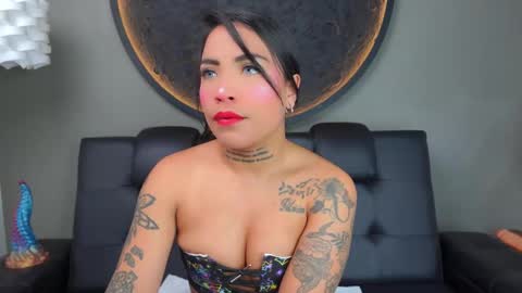 Vaiolette online show from March 10, 11:15 am