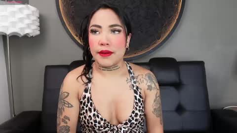 Vaiolette online show from May 19, 11:05 am