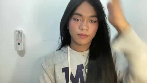 miss_veron_xoxo online show from May 8, 8:25 pm