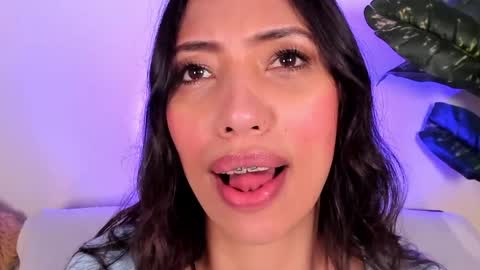 Miss Veronica online show from May 7, 1:16 pm