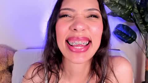 Miss Veronica online show from May 13, 1:30 pm