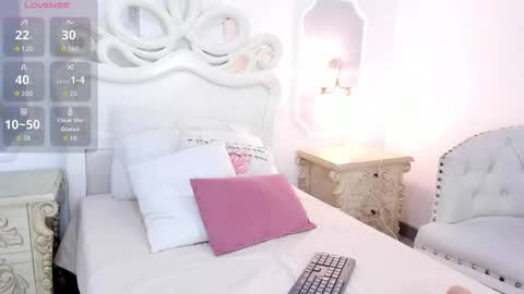 miss vivienne online show from February 9, 8:35 pm