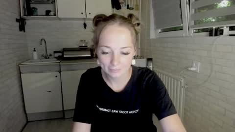 Snapshot of miss_you20 chatting on September 10, 9:59 pm miss_you20 online show from September 10, 9:59 pm