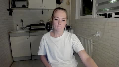 Snapshot of miss_you20 chatting on September 12, 9:26 pm miss_you20 online show from September 12, 9:26 pm