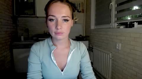 Snapshot of miss_you20 chatting on September 15, 7:14 pm miss_you20 online show from September 15, 7:14 pm