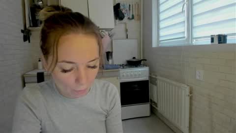 Snapshot of miss_you20 chatting on October 16, 6:03 am miss_you20 online show from October 16, 6:03 am