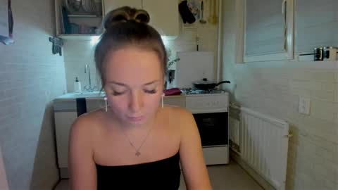 Snapshot of miss_you20 chatting on October 24, 7:54 pm miss_you20 online show from October 24, 7:54 pm