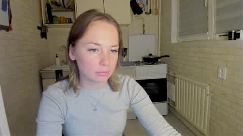 Snapshot of miss_you20 chatting on October 27, 6:45 pm miss_you20 online show from October 27, 6:45 pm