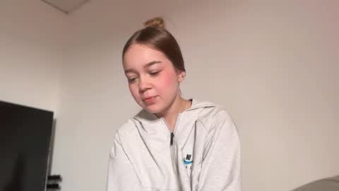 Snapshot of missameliah chatting on October 3, 3:31 pm Ameliahs online show from October 3, 3:31 pm