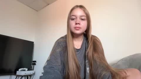 Snapshot of missameliah chatting on October 28, 12:41 pm Ameliahs online show from October 28, 12:41 pm