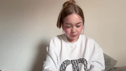 Snapshot of missameliah chatting on October 31, 1:01 pm Ameliahs online show from October 31, 1:01 pm