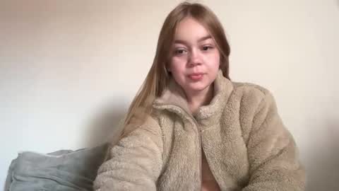 Snapshot of missameliah chatting on November 1, 12:29 pm Ameliahs online show from November 1, 12:29 pm