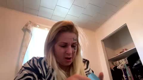 Snapshot of missbunnykat chatting on October 5, 12:14 pm missbunnykat online show from October 5, 12:14 pm