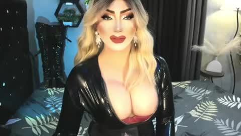 PRIESTESS CHANNEL online show from July 25, 7:33 pm