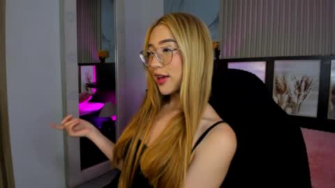 misscheelsee_as online show from September 16, 10:00 pm