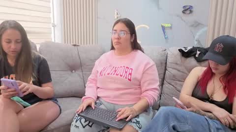 misscheelsee_as online show from April 28, 3:50 pm