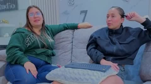 misscheelsee_as online show from May 7, 1:38 pm