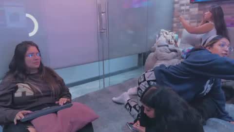 misscheelsee_as online show from July 4, 3:45 am