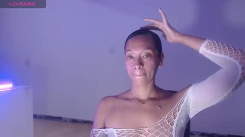 Snapshot of misscruzxz chatting on November 3, 3:46 pm Donna di Diamanti online show from November 3, 3:46 pm