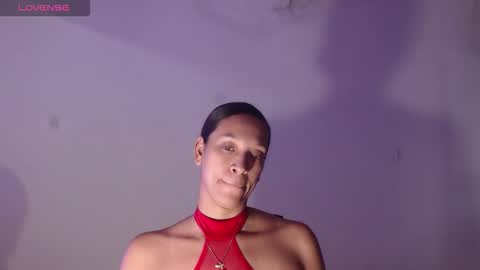 Snapshot of misscruzxz chatting on December 2, 10:16 pm Donna di Diamanti online show from December 2, 10:16 pm