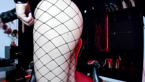 Missdarklady online show from February 14, 1:34 am
