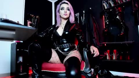 Missdarklady online show from March 4, 11:54 pm
