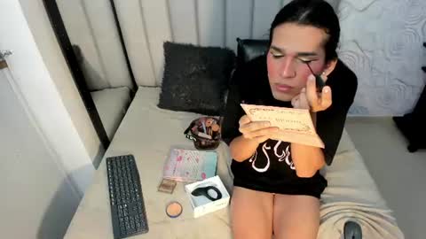 Snapshot of missdolllive chatting on July 16, 12:55 pm Dolly online show from July 16, 12:55 pm