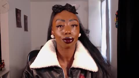 Emilie Diaz online show from March 28, 12:49 pm