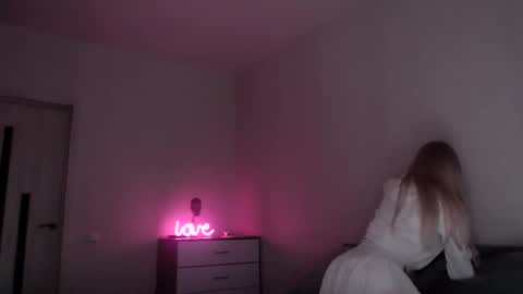 EMMA online show from February 1, 8:51 pm