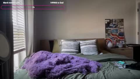 Snapshot of missemmbeex chatting on March 25, 4:13 pm missemmbeex online show from March 25, 4:13 pm