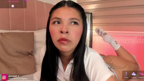 Snapshot of missesmeralda chatting on April 13, 11:21 pm Julieta Arboleda but i like call me esme online show from April 13, 11:21 pm