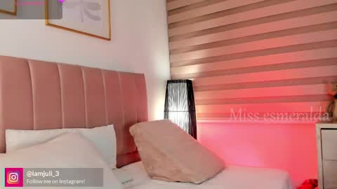 Snapshot of missesmeralda chatting on May 13, 11:11 pm Julieta Arboleda but i like call me esme online show from May 13, 11:11 pm