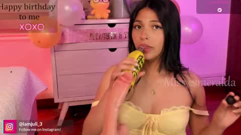 Snapshot of missesmeralda chatting on May 16, 1:13 am Julieta Arboleda but i like call me esme online show from May 16, 1:13 am