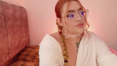 missevans_ online show from June 9, 9:48 pm