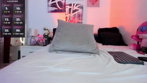 Annie online show from February 7, 6:03 am