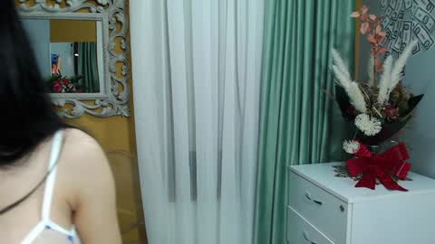 missjuliax online show from December 6, 6:48 am