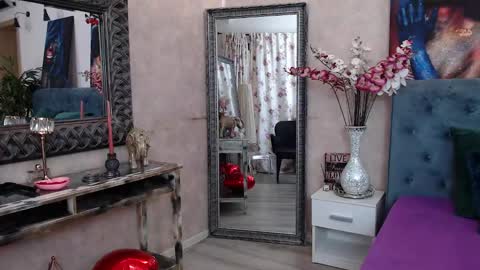 missjuliax online show from December 20, 7:33 am