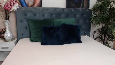 missjuliax online show from January 8, 7:03 am