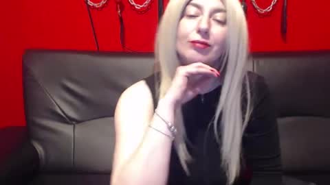 Snapshot of misskaliania chatting on December 15, 1:24 am MissKaliAnia online show from December 15, 1:24 am