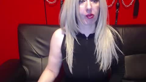 Snapshot of misskaliania chatting on February 8, 3:52 am MissKaliAnia online show from February 8, 3:52 am