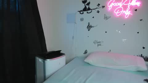 MissKarinaHilton online show from September 13, 6:29 pm