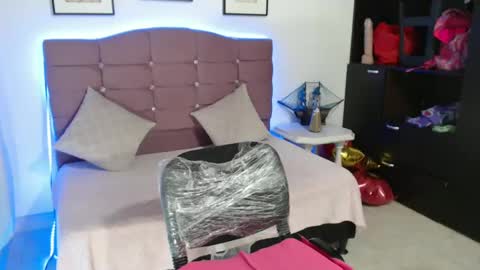 Snapshot of misskarol18 chatting on February 18, 5:10 pm misskarol18 online show from February 18, 5:10 pm