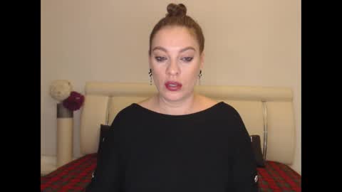 Khloe online show from February 13, 7:54 pm