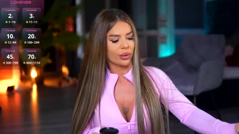 misskiarra online show from May 5, 7:33 pm