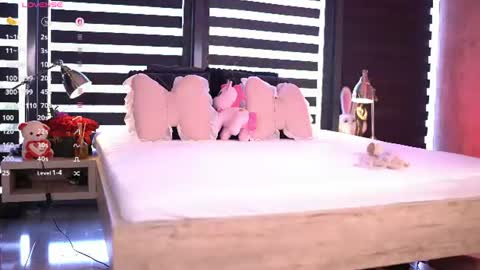 misskiarra online show from July 3, 5:03 am