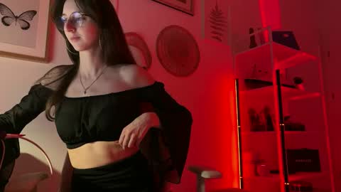 misslalii online show from March 12, 7:20 pm