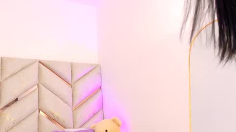 lyly  independient model online show from September 27, 2:33 pm